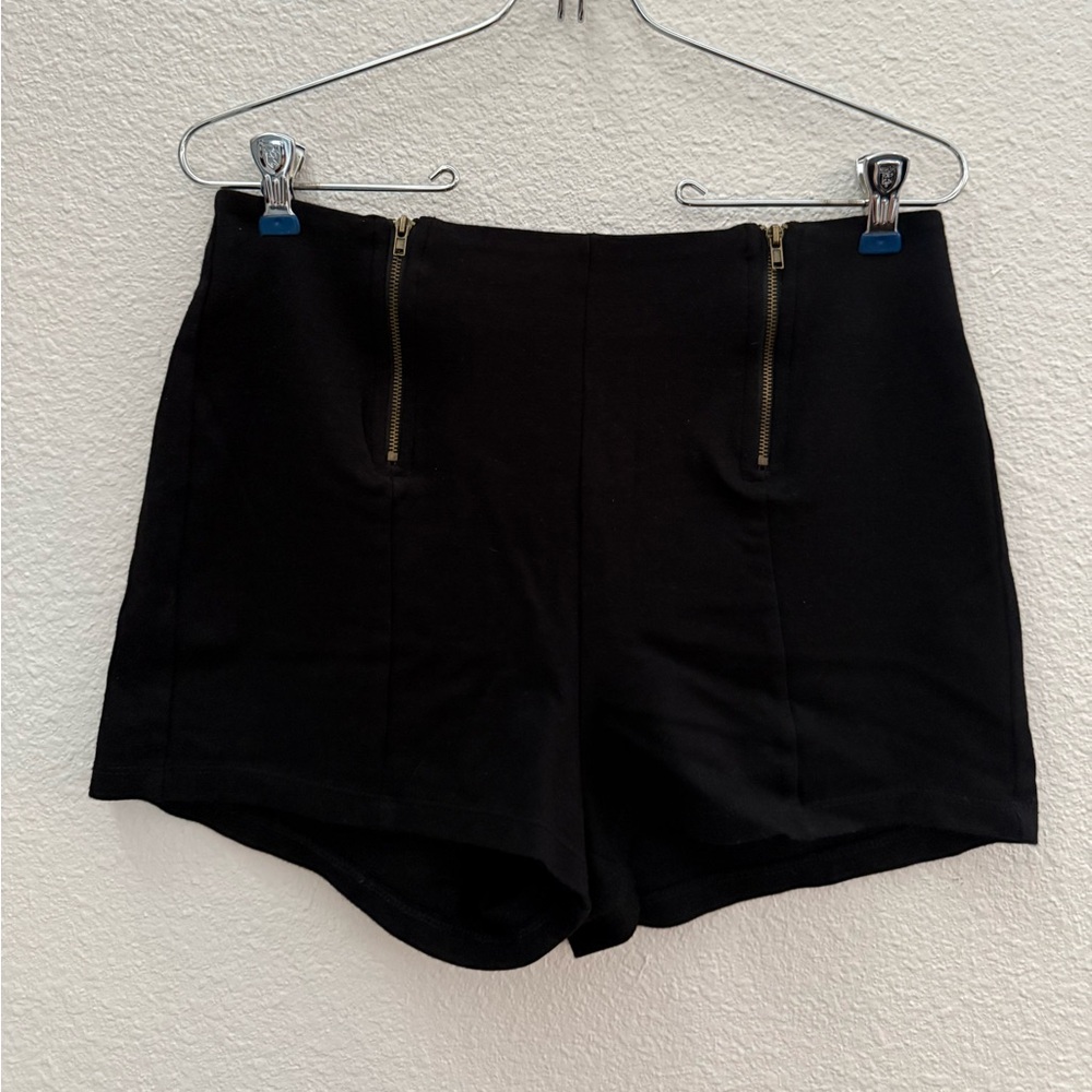 Stretchy black shorts with vertical front zipper detail